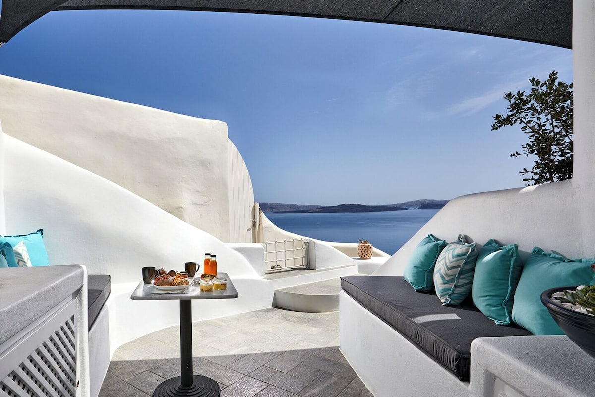 Villa Deluxe, 1 grand lit, vue mer (Starry Sky Cave) | Coin séjour | Télévision à écran plat de 40 pouces avec chaßnes par satellite, Netflix