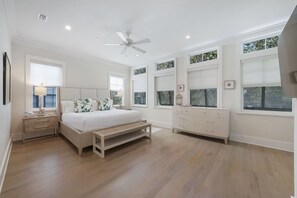 6 bedrooms, desk, iron/ironing board, WiFi