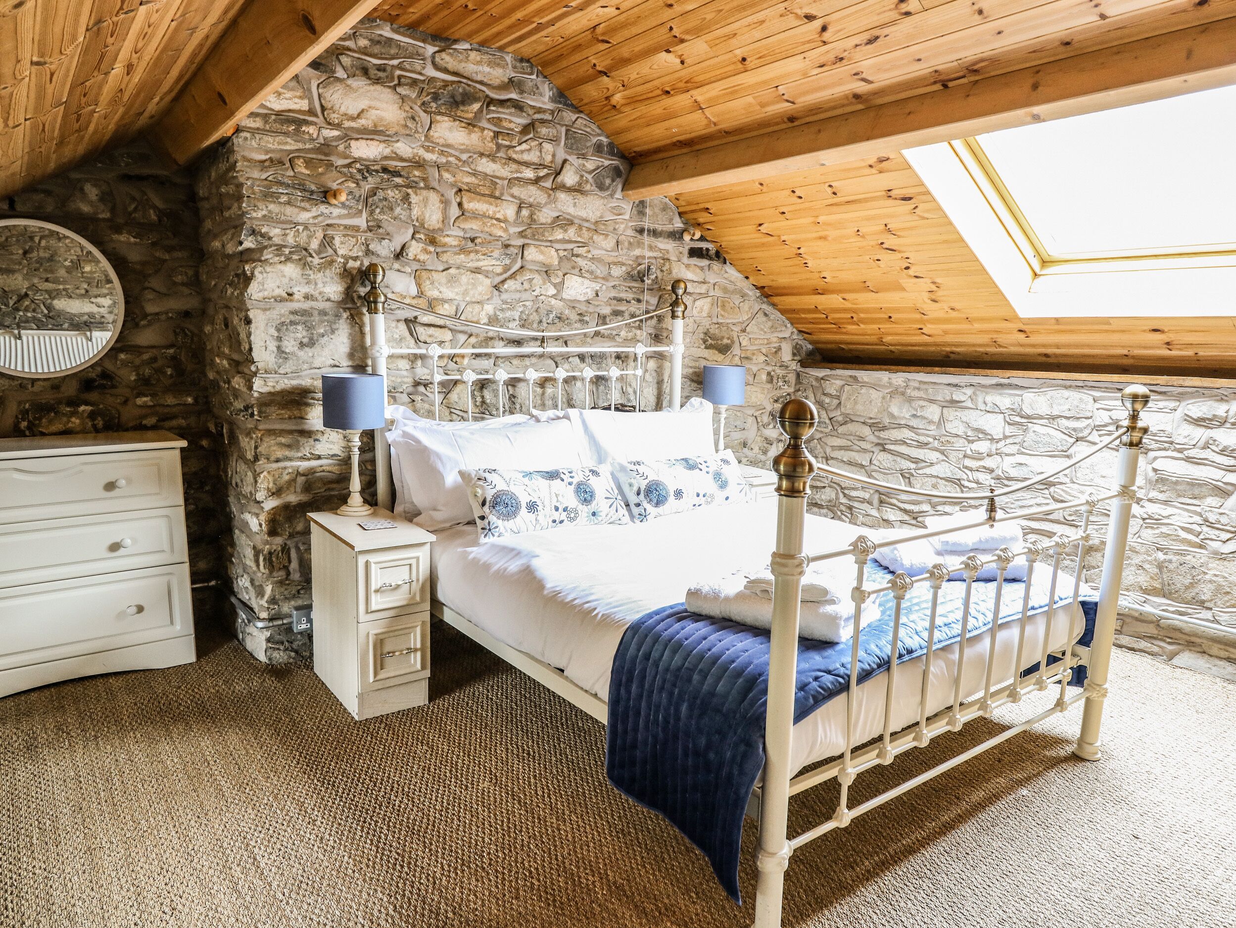 Cottage | 5 bedrooms, individually decorated, individually furnished, free WiFi