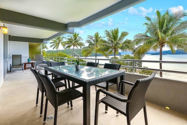 Outdoor dining - Frangipani Lodge 104, Frangipani Lodge 104 (Hamilton Island)
