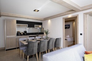Dining - Wifi, 100m from resort center, view mountain, fitness, swimming pool, sauna, hammam, balcony (Le Grand-Bornand)