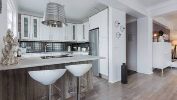 Fridge, microwave, oven, stovetop