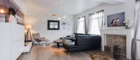 Älytelevisio, kirjoja, stereot