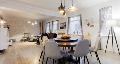 Beautiful, spacious apartment & central location - no car needed