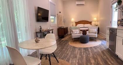 10/10-Star Care•Garden Retreat•
Thoughtfully maintained for a relaxing stay.