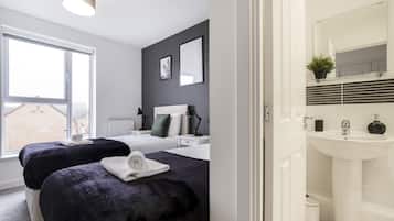 2 bedrooms, desk, iron/ironing board, free WiFi