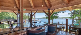 🌟 Unique Houseboat Experience on Lake Winnipesaukee - Harborside 🚤🌊