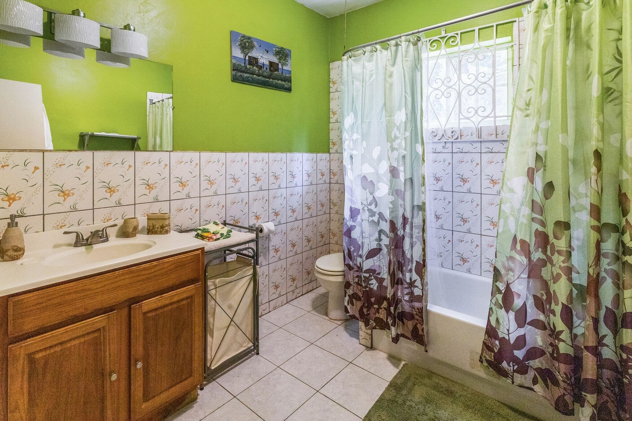 Mobay Surprise Villa - Newly Renovated 4BR Villa w Jacuzzi Tub & Mountain Views by Redawning