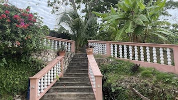 Villa, 4 Bedrooms | Property grounds