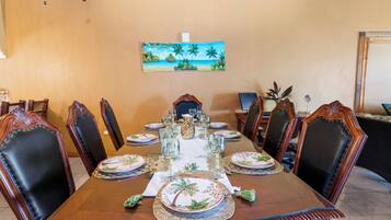 Villa, 4 Bedrooms | Dining