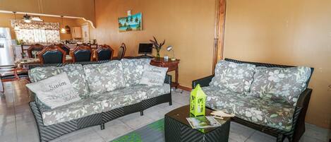 Villa - 6 sovrum | Vardagsrum | Smart-tv och streamingtjänster