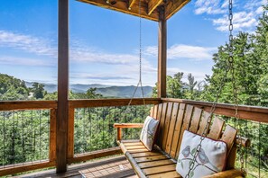 Property grounds - Bear Ridge 3 Bedroom Cabin by RedAwning (Sevierville)