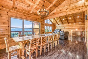 Interior - Bear Ridge 3 Bedroom Cabin by RedAwning (Sevierville)