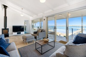 TV, fireplace - Beladura-35 Goolwa Channel Drive, Hindmarsh Island (Hindmarsh Island)