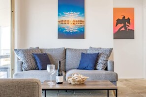TV, fireplace - Beladura-35 Goolwa Channel Drive, Hindmarsh Island (Hindmarsh Island)