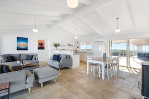 TV, fireplace - Beladura-35 Goolwa Channel Drive, Hindmarsh Island (Hindmarsh Island)