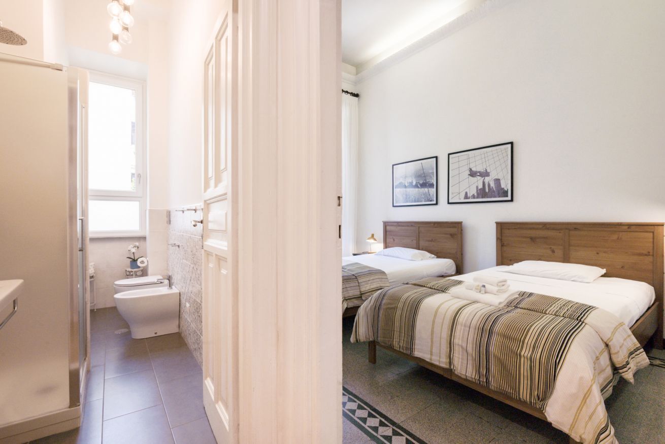 Douche, sèche-cheveux, bidet, serviettes fournies