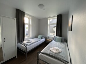 3 bedrooms, travel crib, free WiFi, bed sheets