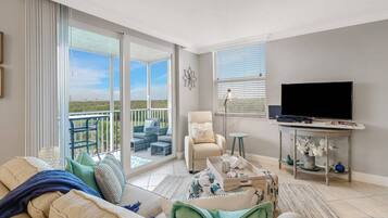 Condo (Beach & Tennis 5503) | Living room