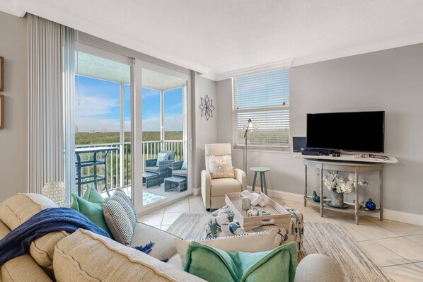 Condo (Beach & Tennis 5503) | Living room