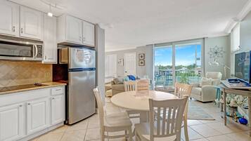 Condo (Beach & Tennis 5503) | Private kitchen