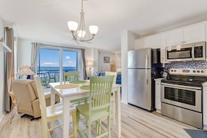Studio (Beach & Tennis 2908) | Private kitchen