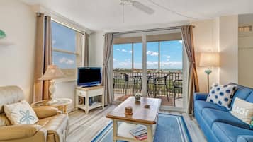 Studio (Beach & Tennis 2908) | Living room | Flat-screen TV