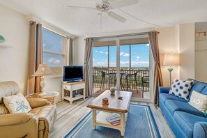 Studio (Beach & Tennis 2908) | Living room | Flat-screen TV