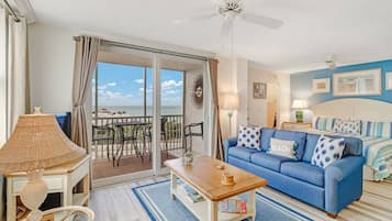 Studio (Beach & Tennis 2908) | Living room | Flat-screen TV