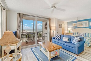 Studio (Beach & Tennis 2908) | Living room | Flat-screen TV