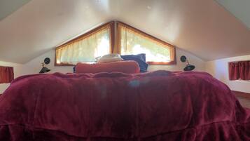 1 bedroom, desk, WiFi, bed sheets