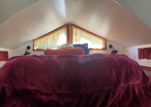 1 bedroom, desk, WiFi, bed sheets