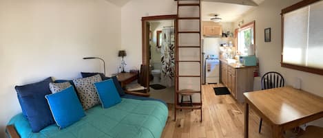 1 bedroom, desk, WiFi, bed sheets