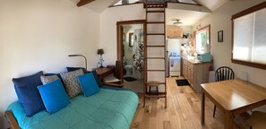 1 bedroom, desk, WiFi, bed sheets