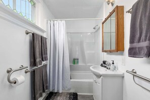 浴缸、風筒、提供毛巾