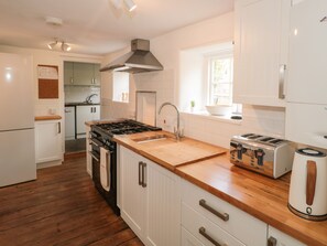 Cottage | Private kitchen | Cookware/dishes/utensils - Overton Cottage (Sturminster Newton)