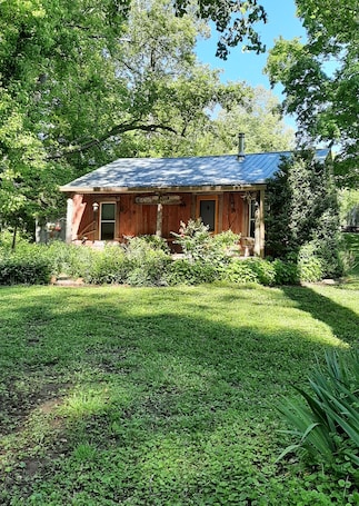 Exterior. Whispering Waters Cabin by The Creek