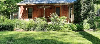 Whispering Waters Cabin on The Creek