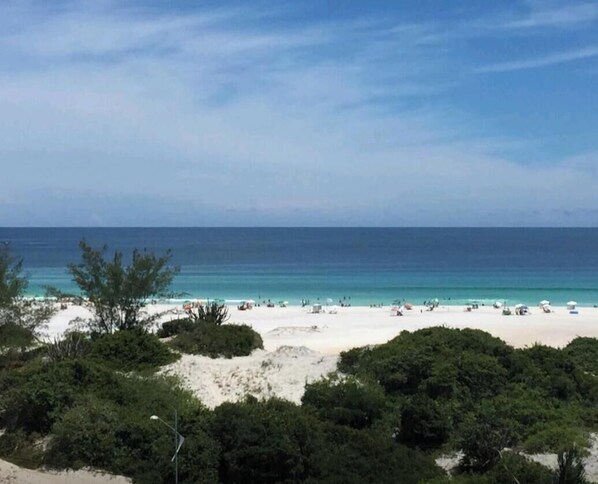 Sulla spiaggia, lettini da mare