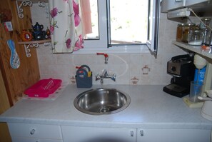 Fridge, oven, stovetop, coffee/tea maker - Jenny's house!Overlooking at mountain and sea views!! (Artemis)