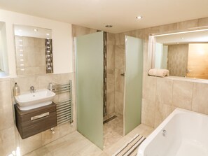Cottage | Bathroom | Shower