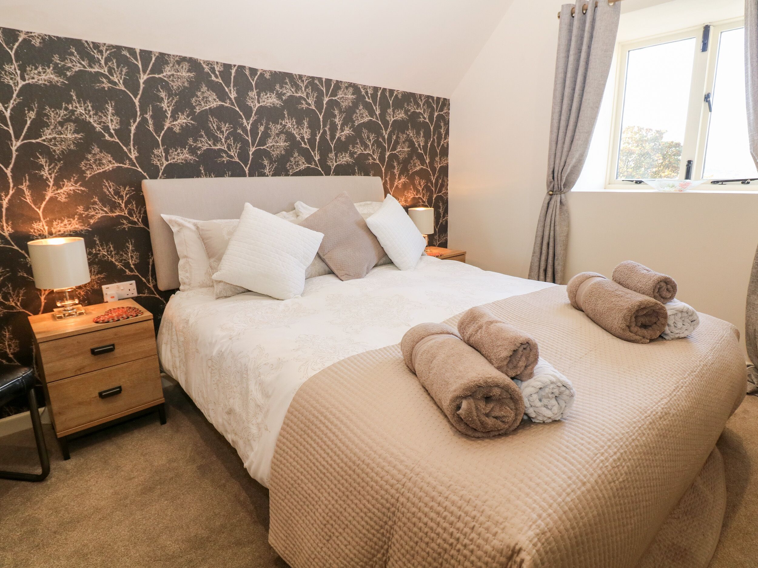 Cottage | 2 bedrooms, individually decorated, individually furnished, free WiFi