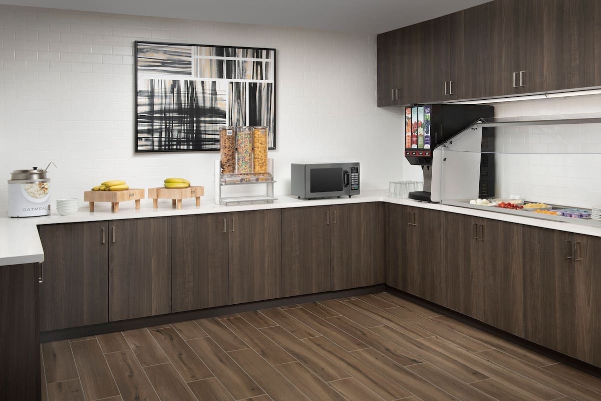 free daily continental breakfast