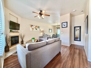 TV, fireplace - Modern Townhome located in Southern Utah. Close to Bryce and Zion with incredible stargazing. Pet Friendly! (Kanab)