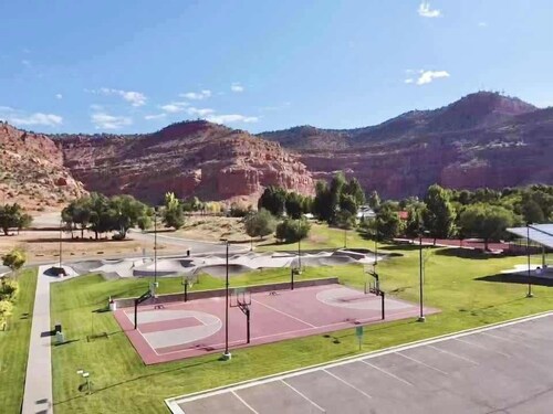 Kasa Kanab L6 - Townhome w/ Pool & Hot Tub