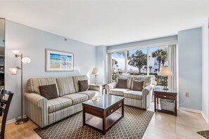 Televisión, reproductor de DVD y bocina smart 