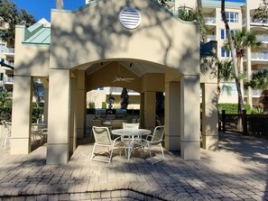 Outdoor dining - 2115 Windsor II ~ Convenient 1Br Villa with Ocean Views in Palmetto Dunes! (Hilton Head Island)
