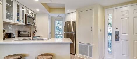 Kühlschrank, Mikrowelle, Ofen, Geschirrspüler