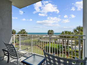 Property grounds - 3203 SeaCrest ~ Direct Ocean Front 3br Villa with Amazing Beach and Ocean Views! (Hilton Head Island)