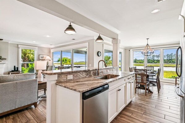 Refrigerador, microondas, horno y lavavajillas 